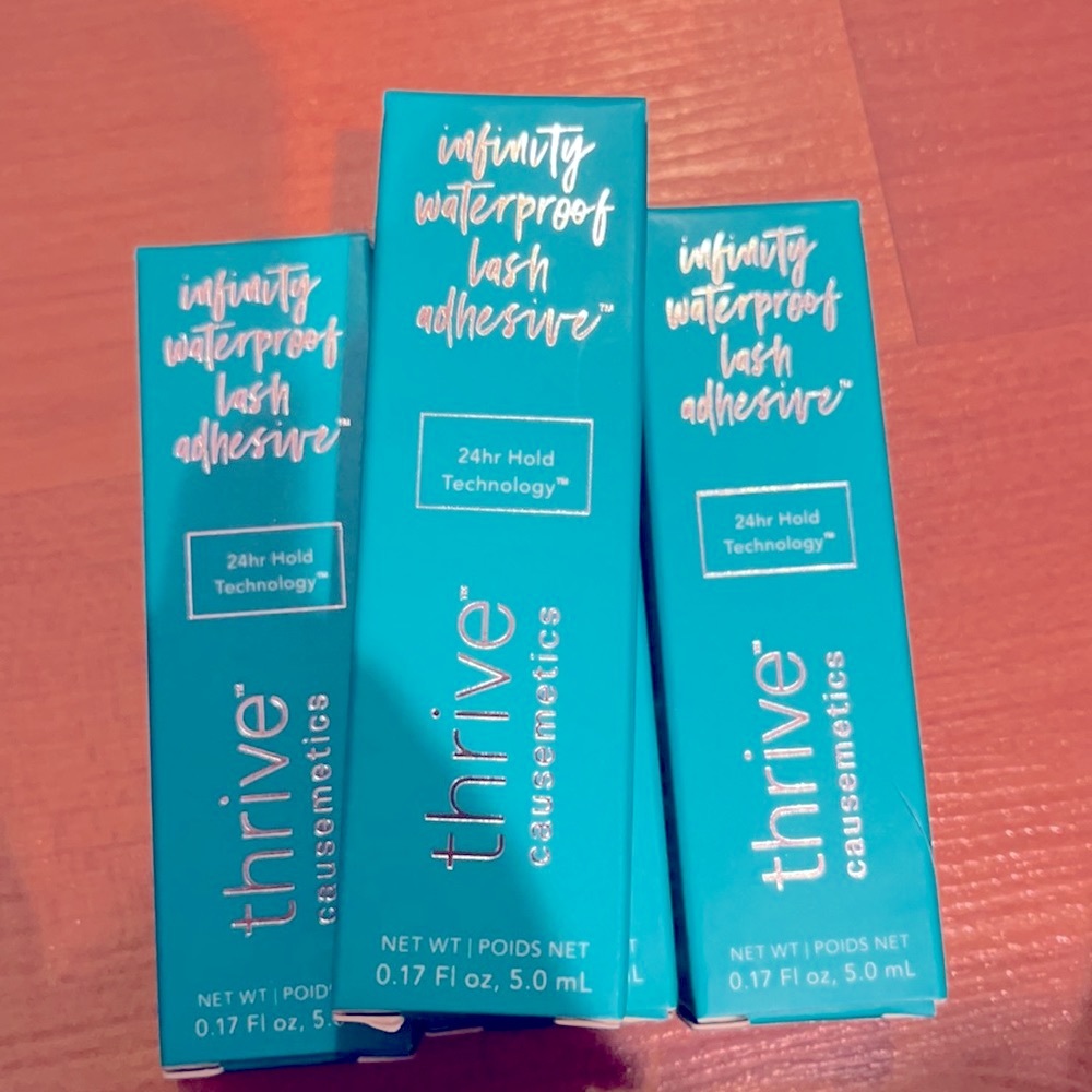 Thrive waterproof lash adhesive🤍